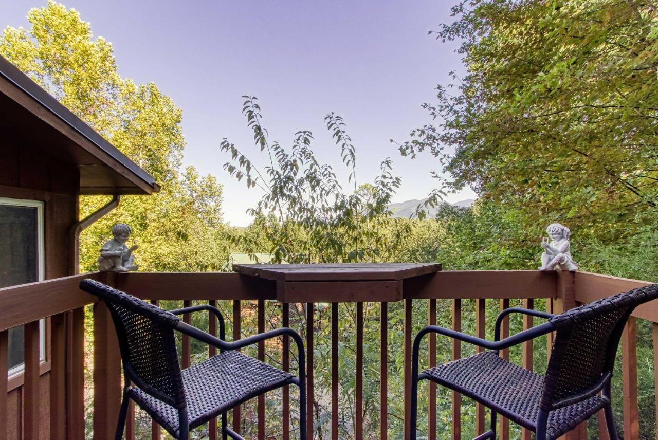 Cozy Cabin With Mountain Views Near Skylift Park! Gatlinburg Exterior photo