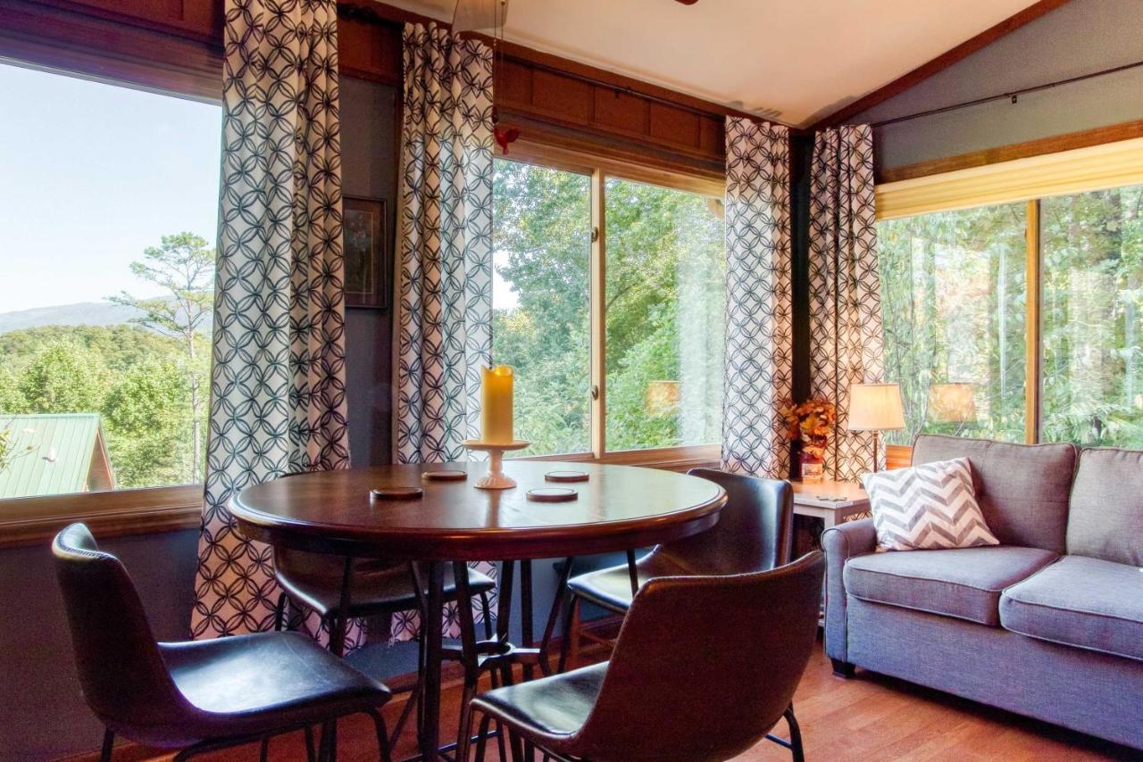 Cozy Cabin With Mountain Views Near Skylift Park! Gatlinburg Exterior photo