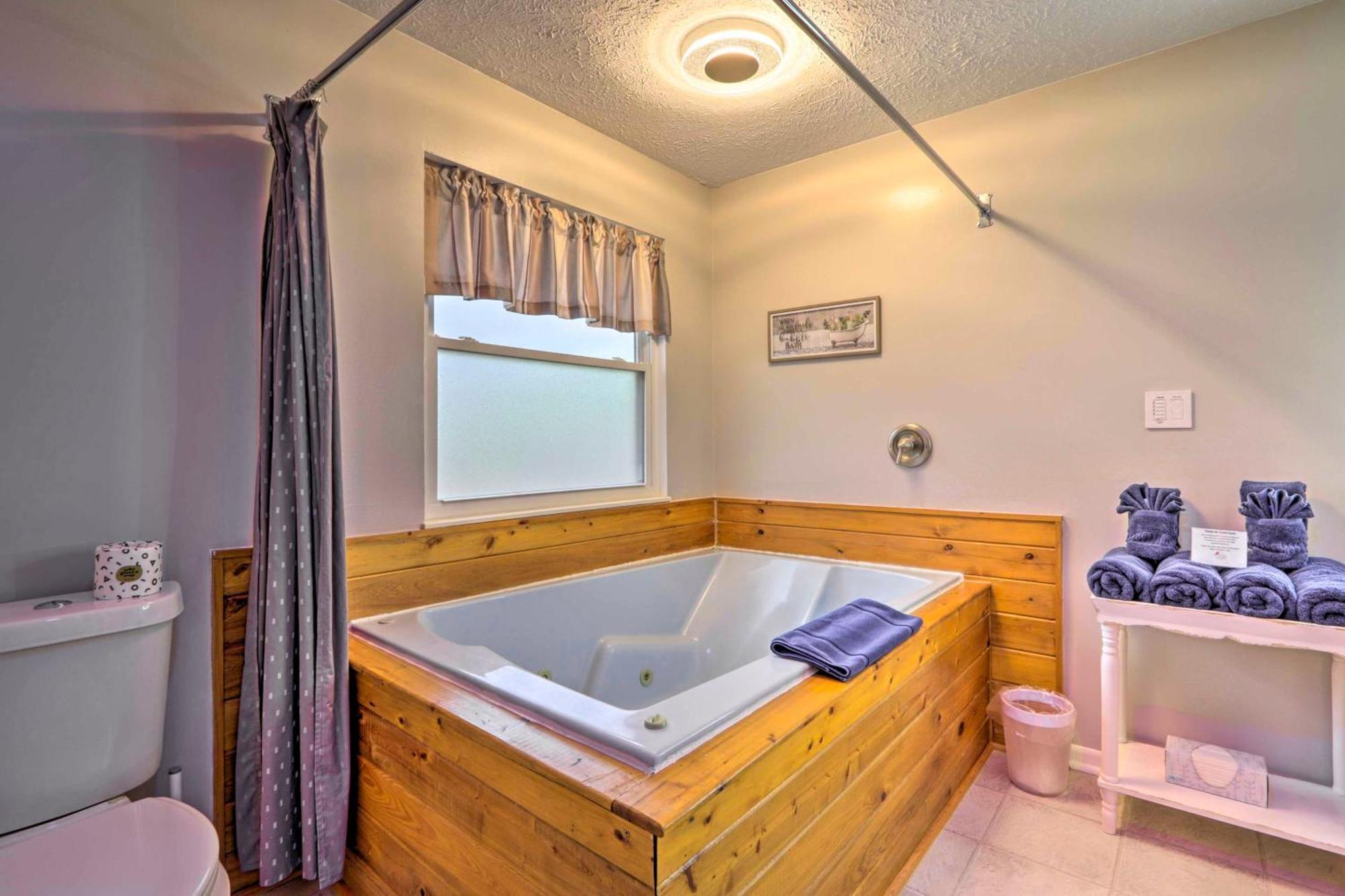 Cozy Cabin With Mountain Views Near Skylift Park! Gatlinburg Exterior photo